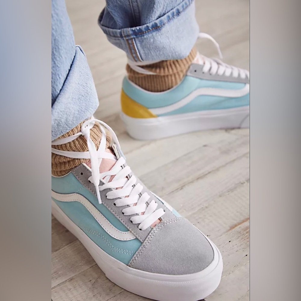 Women’s pastel low top vans